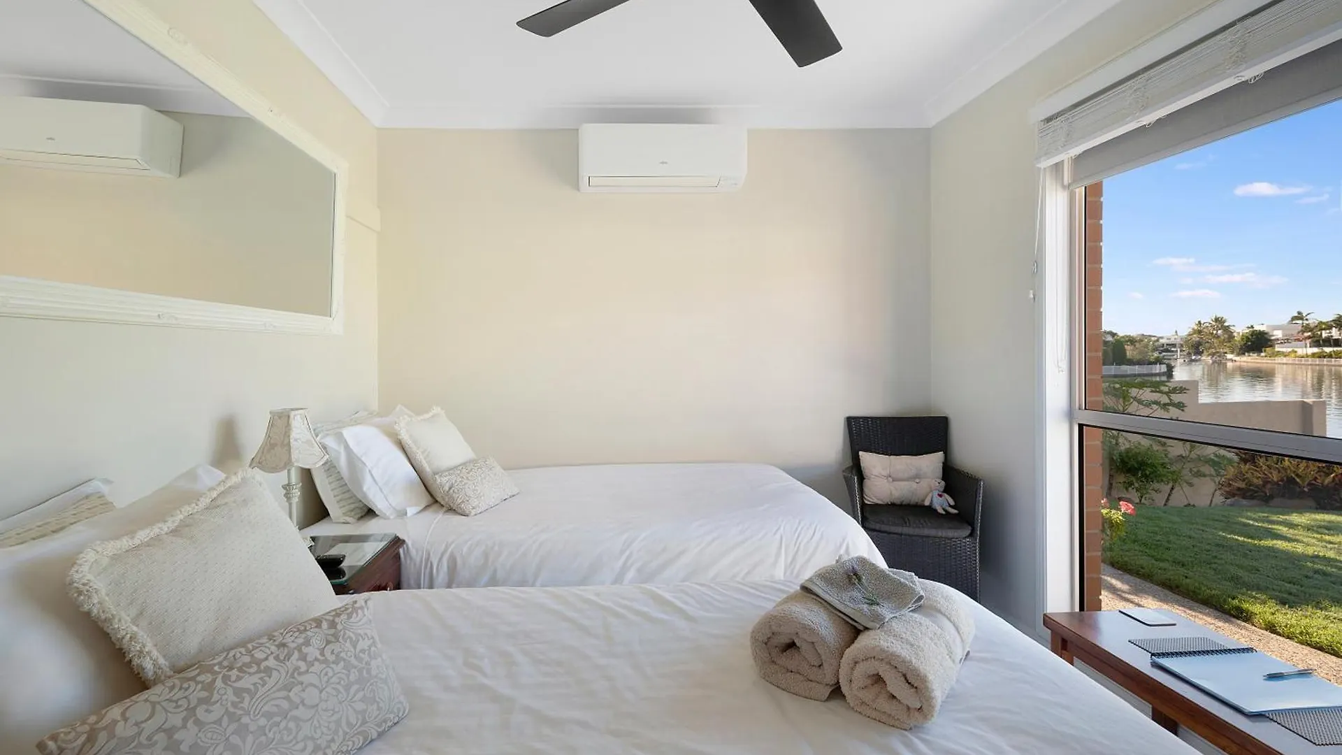 Waterfront Bnb Gold Coast Bed & Breakfast