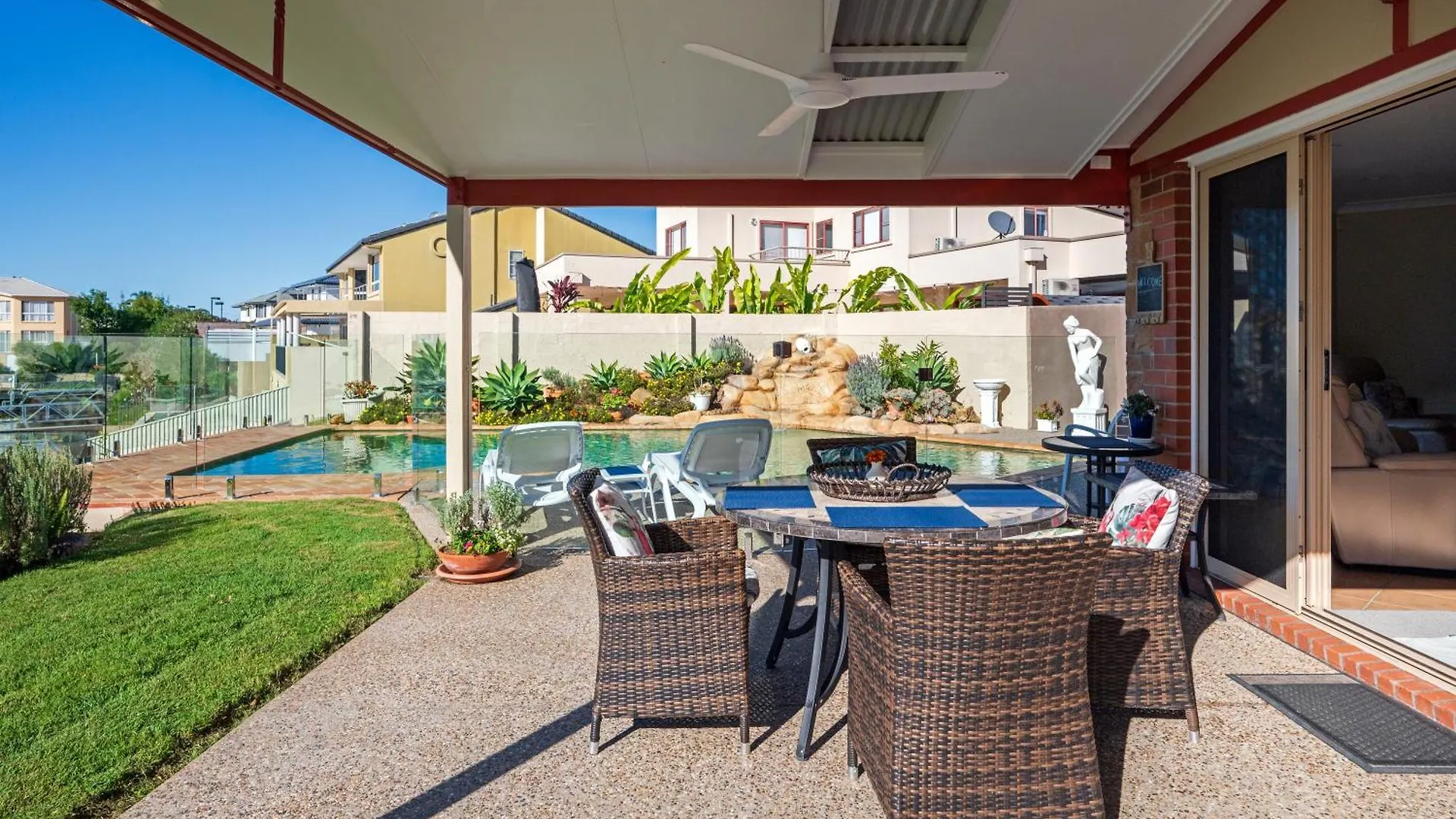Waterfront Bnb Gold Coast Bed & Breakfast
