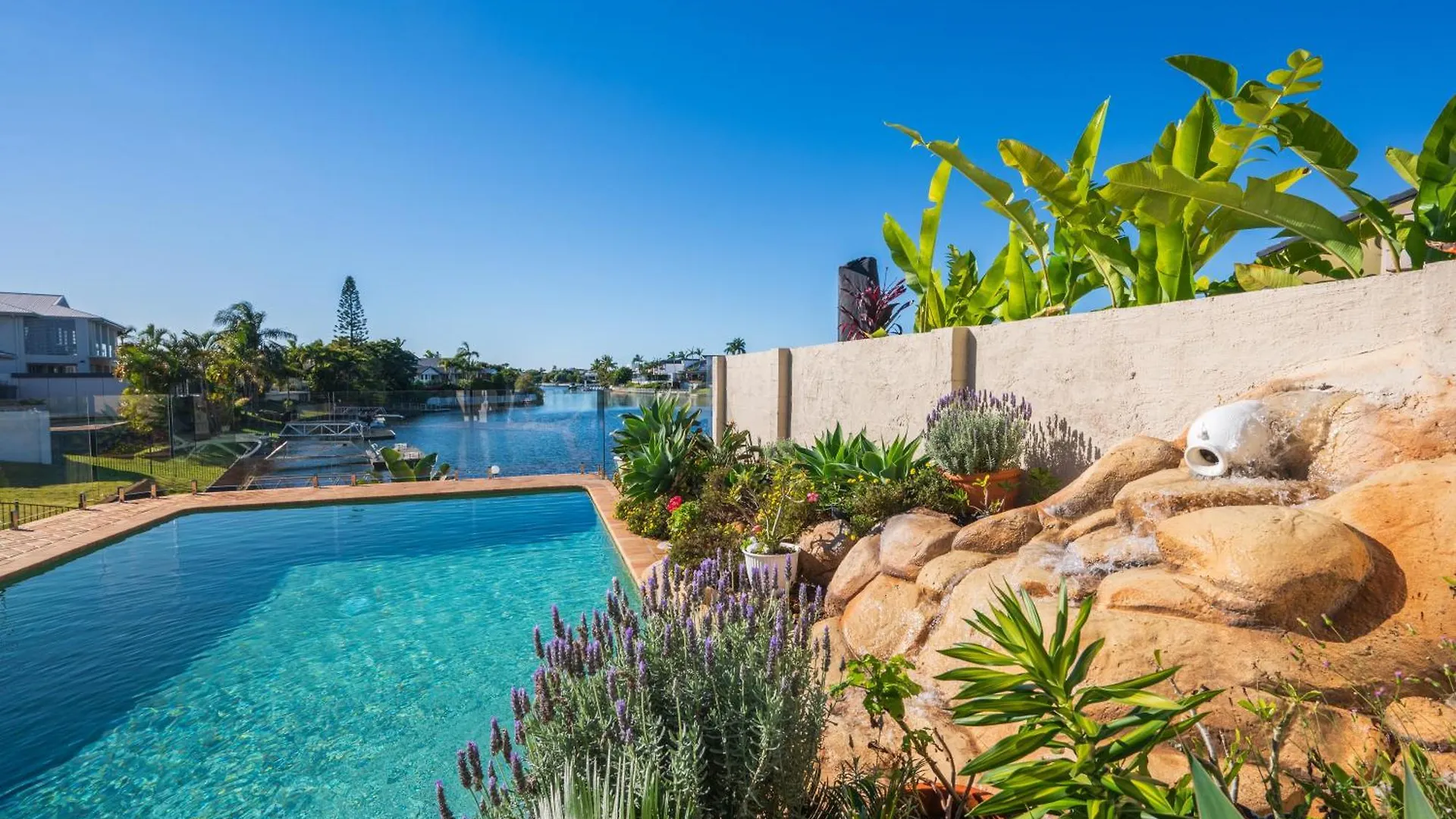 Waterfront Bnb Gold Coast Bed & Breakfast